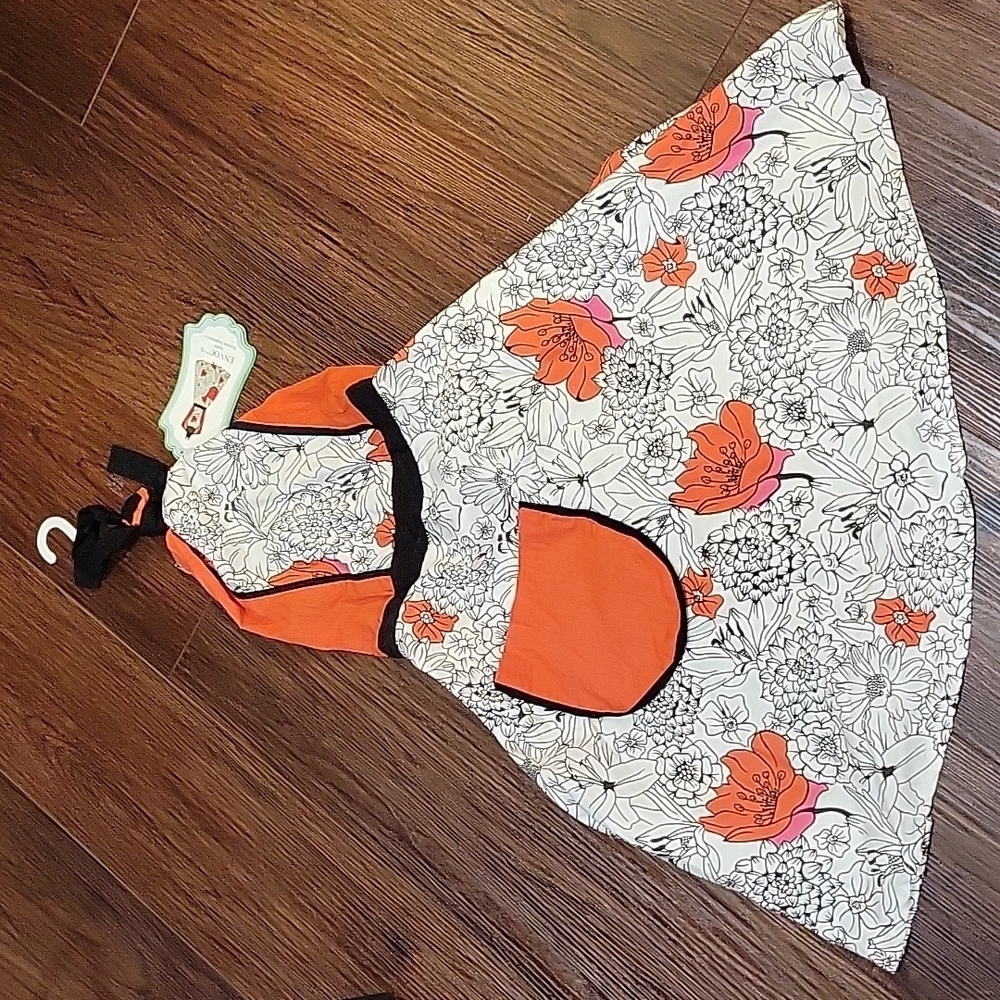 ENVOGUE orange, white & black apron. NWT